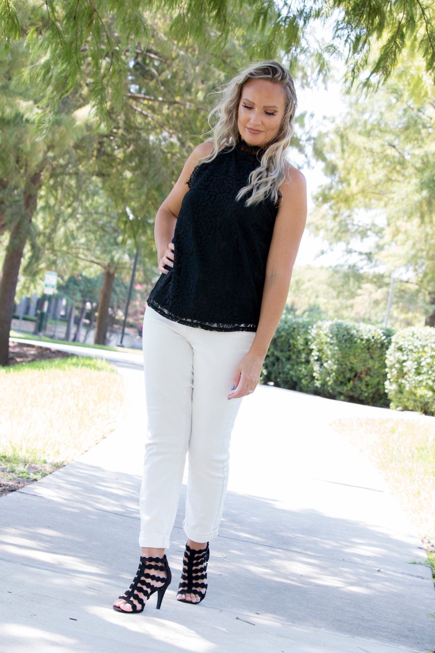 Mid rise (below 10") denim